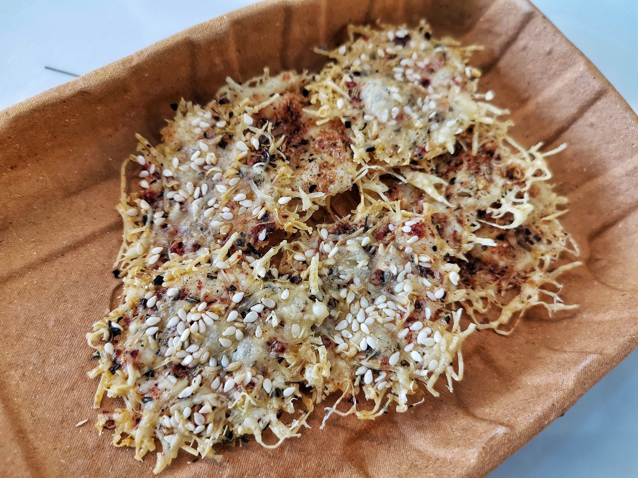 Сырные чипсы по-итальянски с кунжутом