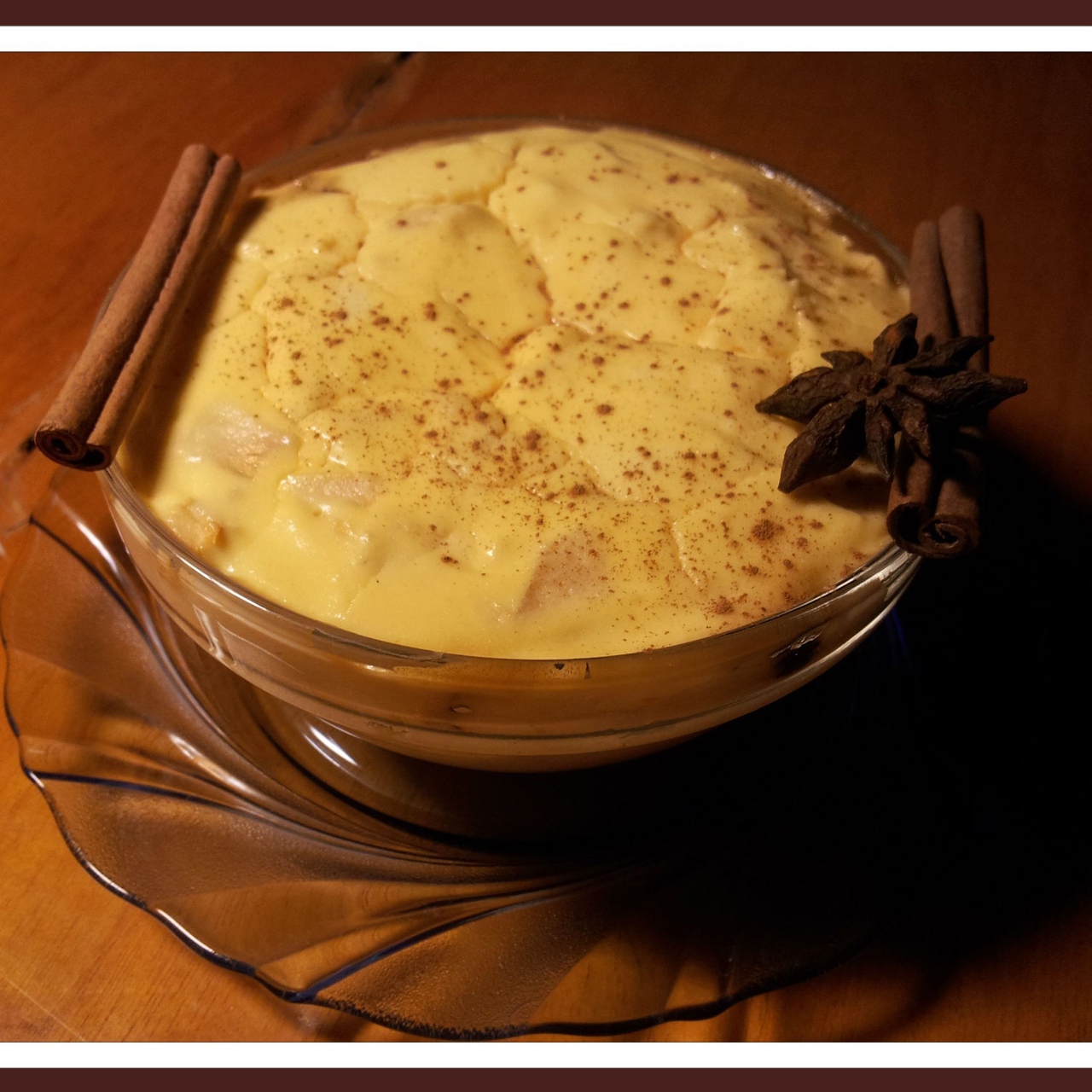 Творожная запеканка с яблоком и черносливом