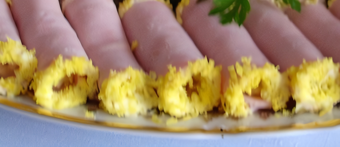 Ветчинные рулетики с чесночно-яичной начинкой
