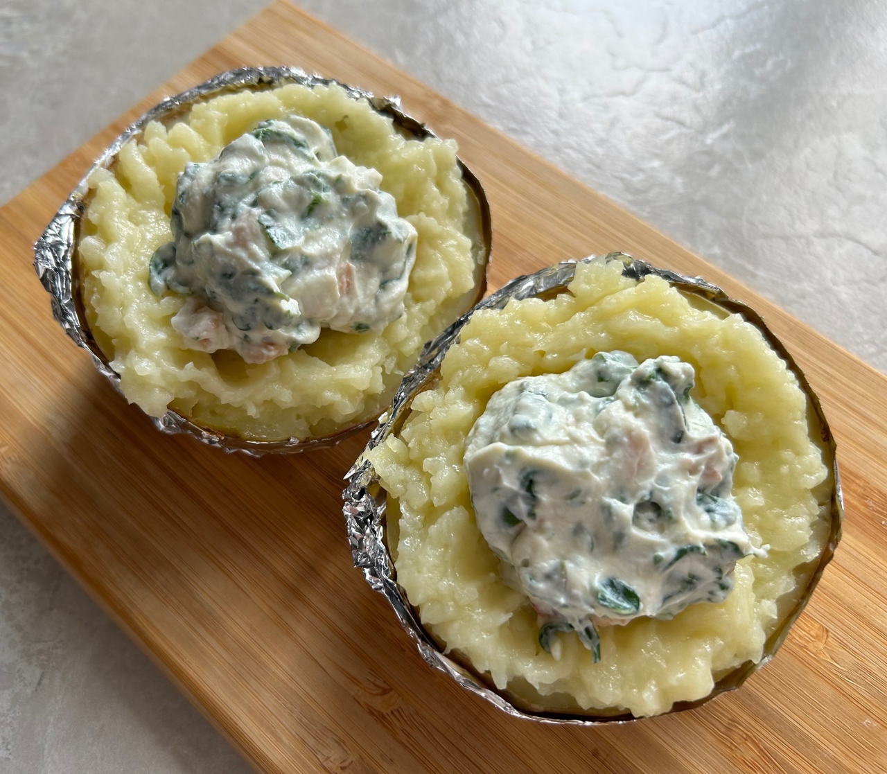Запеченный картофель с семгой и шпинатом