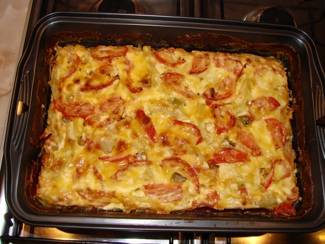 Запеченный сыр с овощами