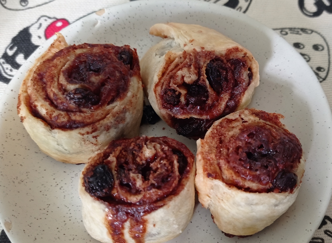 Завитушки с корицей и изюмом