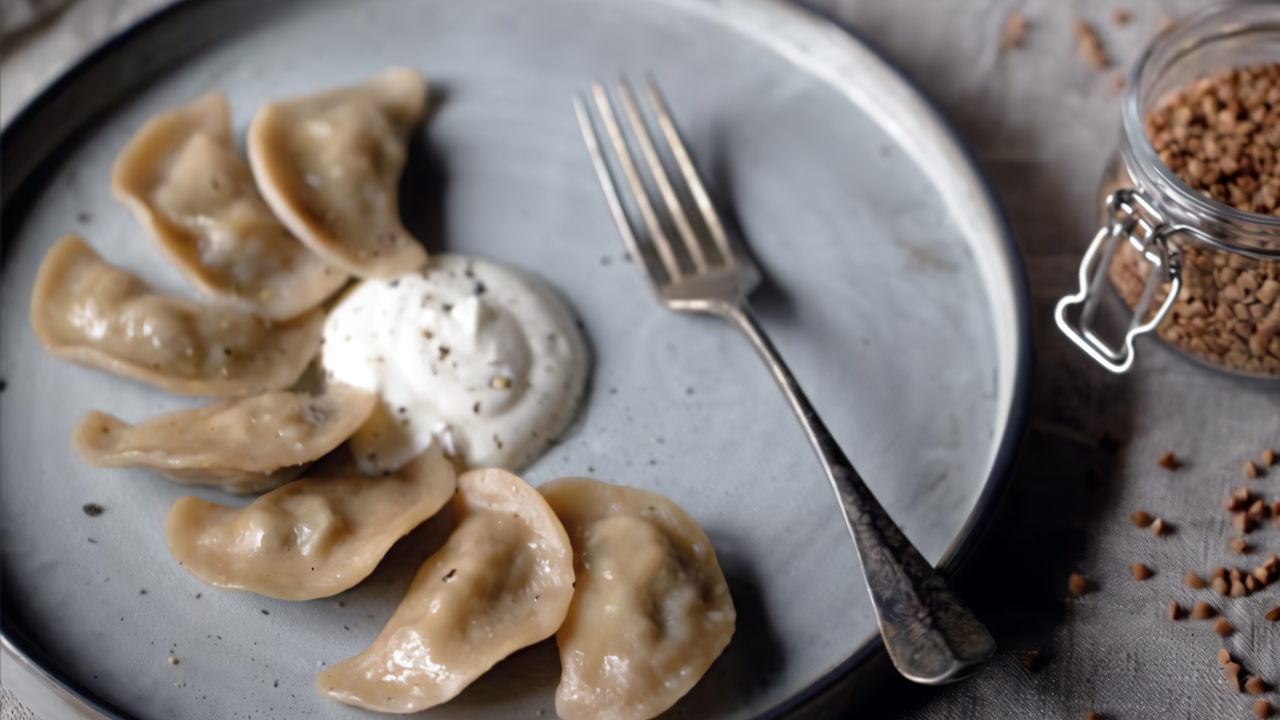 Гречневые вареники с курицей и грибами