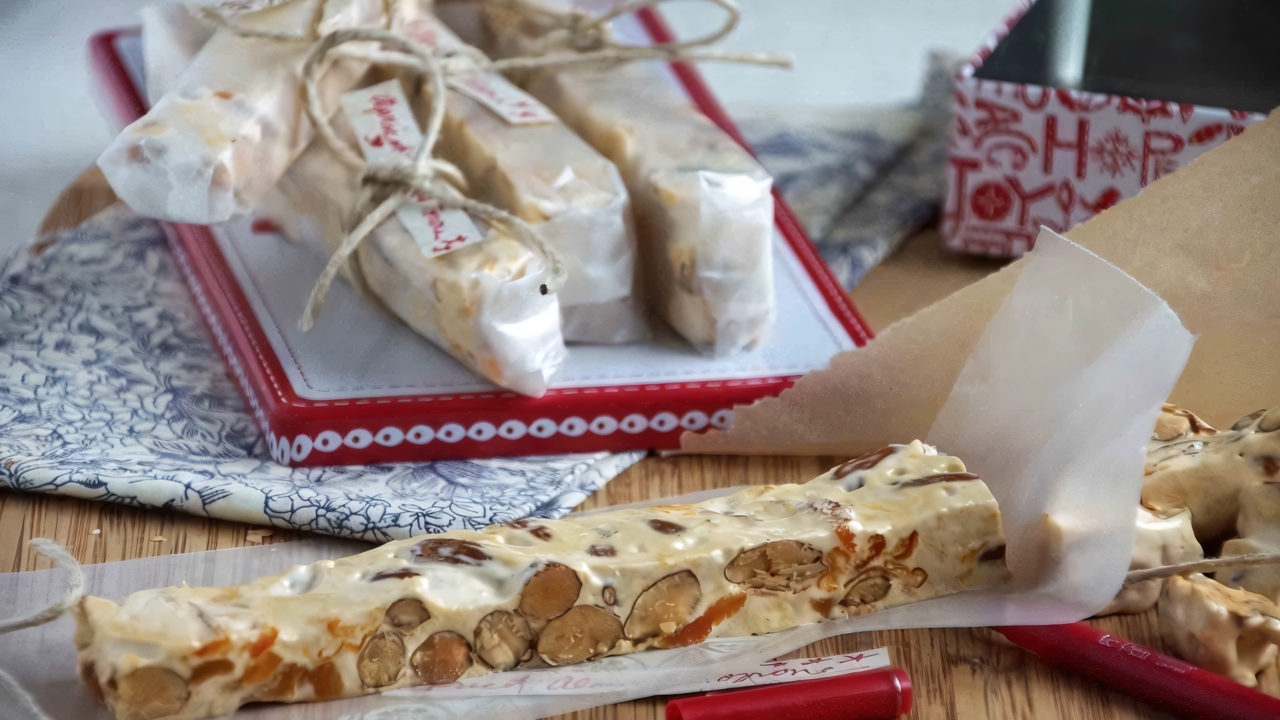 Мягкая нуга с орехами и курагой (Torrone morbido)