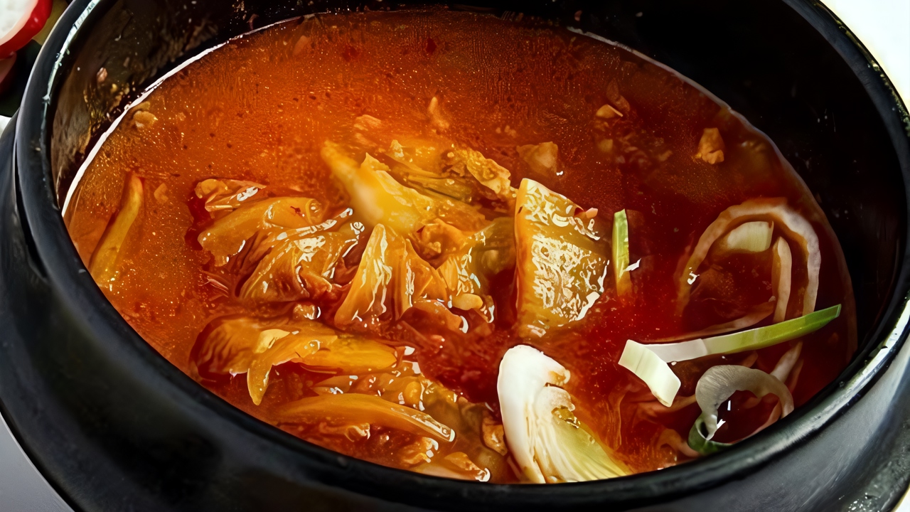 Острый суп из пекинской капусты (Kimchi jjigae)