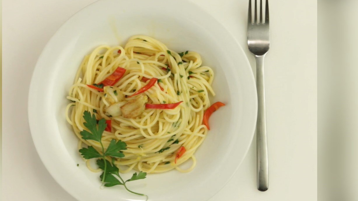 Паста aglio olio e peperoncino