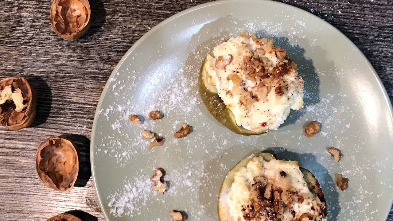 Яблоки, запеченные с творогом и грецким орехом рецепт – Русская кухня:  Выпечка и десерты. «Еда»