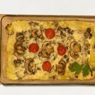 Простая запеканка с грибами из молодого картофеля
