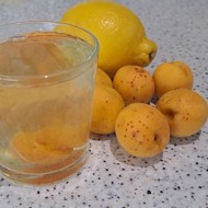 Абрикосовый компот с лимоном и имбирем на зиму