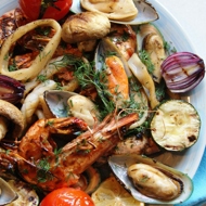 Барбекю из морепродуктов и овощей