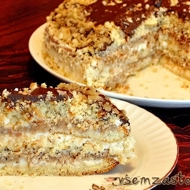 Бисквитный торт с яблочно-ореховой начинкой