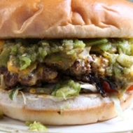 Чизбургер с зеленым перцем чили