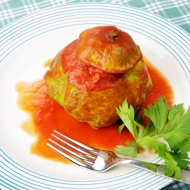 Фаршированные кабачки в томатном соусе