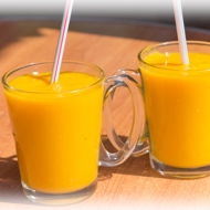 Фруктовый манго-апельсиновый коктейль