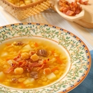 Гороховый суп с беконом и гренками