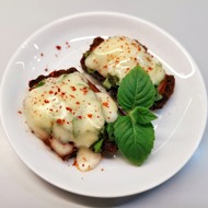 Горячий бутерброд с колбасой