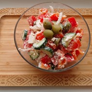 Греческий салат с оливкой и сыром фета