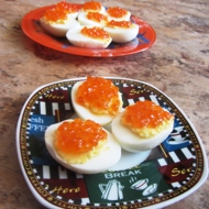 Яйца фаршированные сыром и икрой