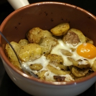 Картофель в духовке с яйцом