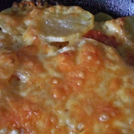 Картофель, запеченный с куриным филе и помидорами под сыром