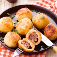 Картофельные шарики с мясом со сметаной