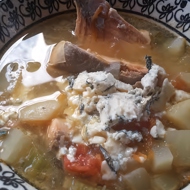 Копченый рыбный суп с грушей, репой и горгонзолой
