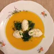 Крем-суп из тыквы с куриными кнедликами