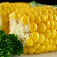 Кукуруза на гриле с маслом из кинзы