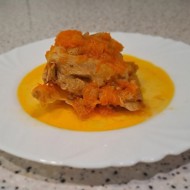 Курица тушенная с морковью и тыквой