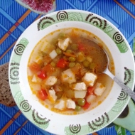 Куриный суп с овощами и горошком