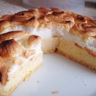Лимонный пирог со сгущенкой под меренгой