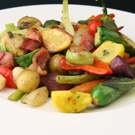 Мини овощи обжаренные с грудинкой панчетта, хересом и листьями шалфея