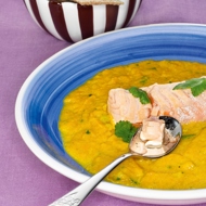 Морковный суп с рыбой и кинзой