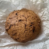 Морковный кекс с орехами и шоколадом