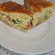 Наливной пирог на кефире с яйцом, сыром и зеленью