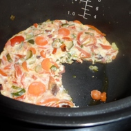 Омлет с овощами и колбасой в мультиварке