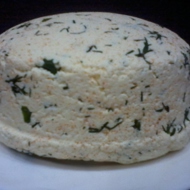 Острый адыгейский сыр с зеленью