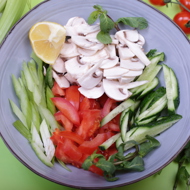 Овощной салат с шампиньонами