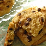 Печенье с кусочками шоколада и сахара
