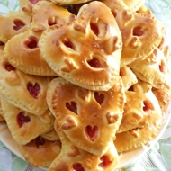 Печенье в виде сердец с вареньем