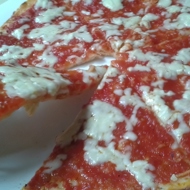 Пицца «Маргарита» с домашним соусом из томатов
