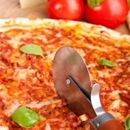 Пицца с бараниной и помидорами