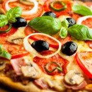 Пицца с руколой и оливками