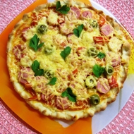 Пицца с сосисками и овощами