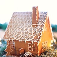 Рождественский снежный пряничный домик
