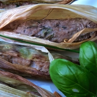 Рубленное мясо по-мексикански в кукурузных листьях
