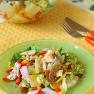 Салат из курицы с ананасами и грибами