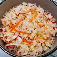 Салат из квашеной капусты