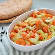 Салат из лосося, сельдерея и моркови