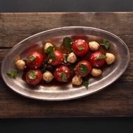 Салат из маринованных помидоров черри с шариками моцареллы